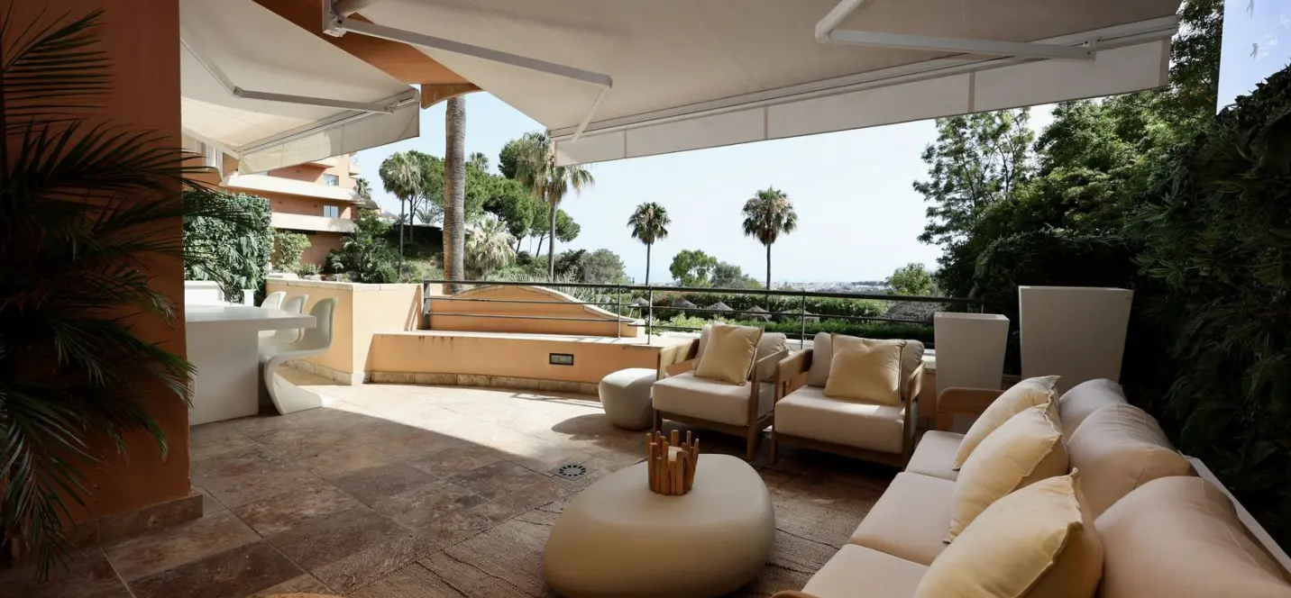 Venta de apartamento en planta media en Nueva Andalucía 4
