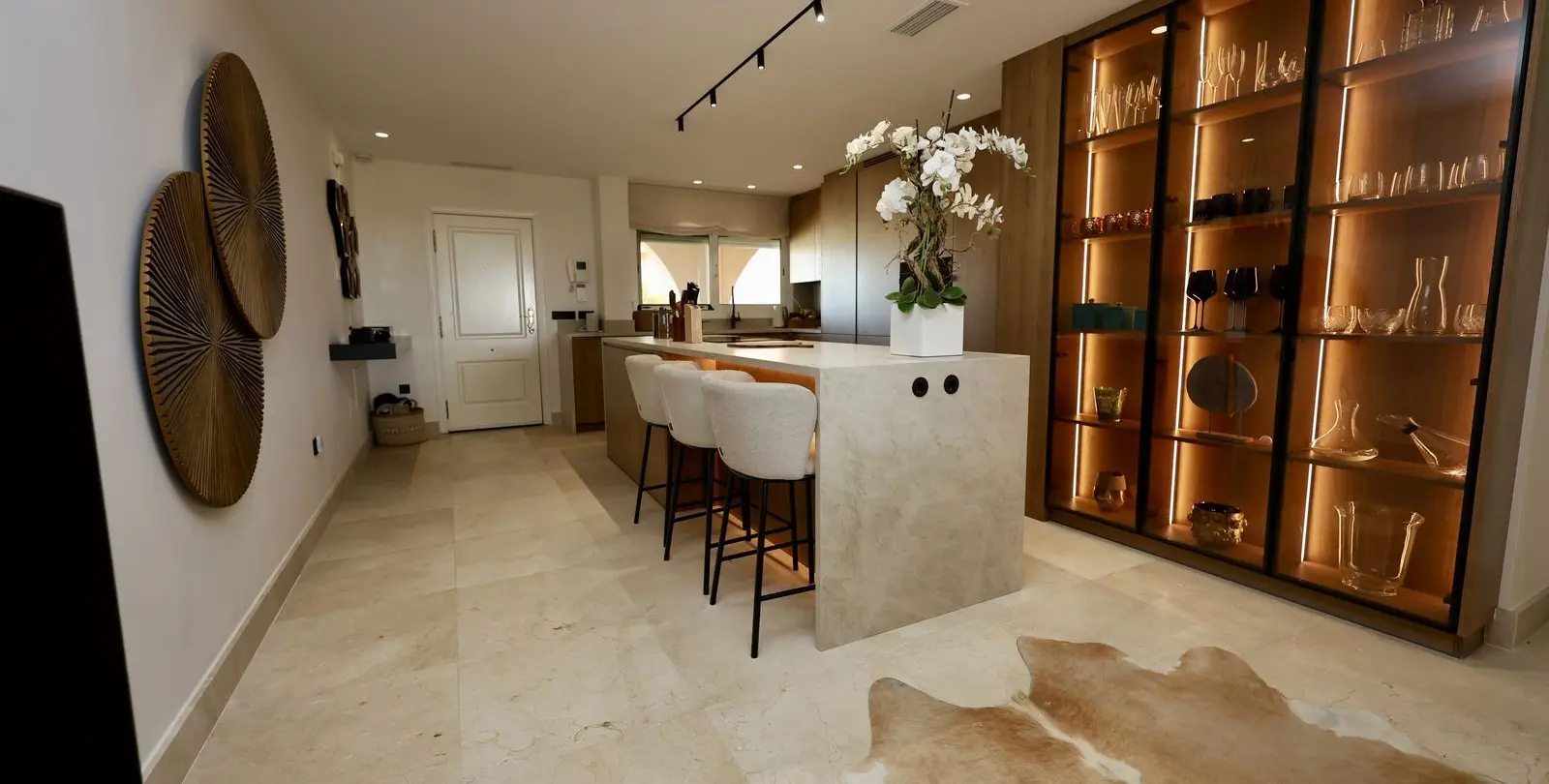 Venta de apartamento en planta media en Nueva Andalucía 8