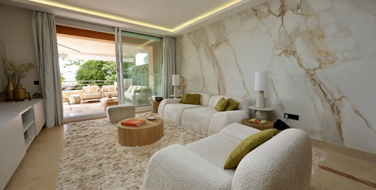 Venta de apartamento en planta media en Nueva Andalucía 9