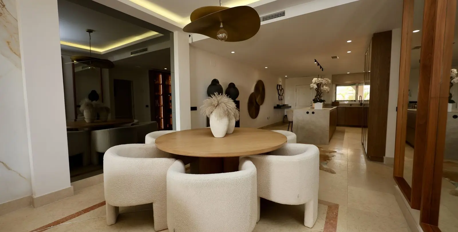 Venta de apartamento en planta media en Nueva Andalucía 10