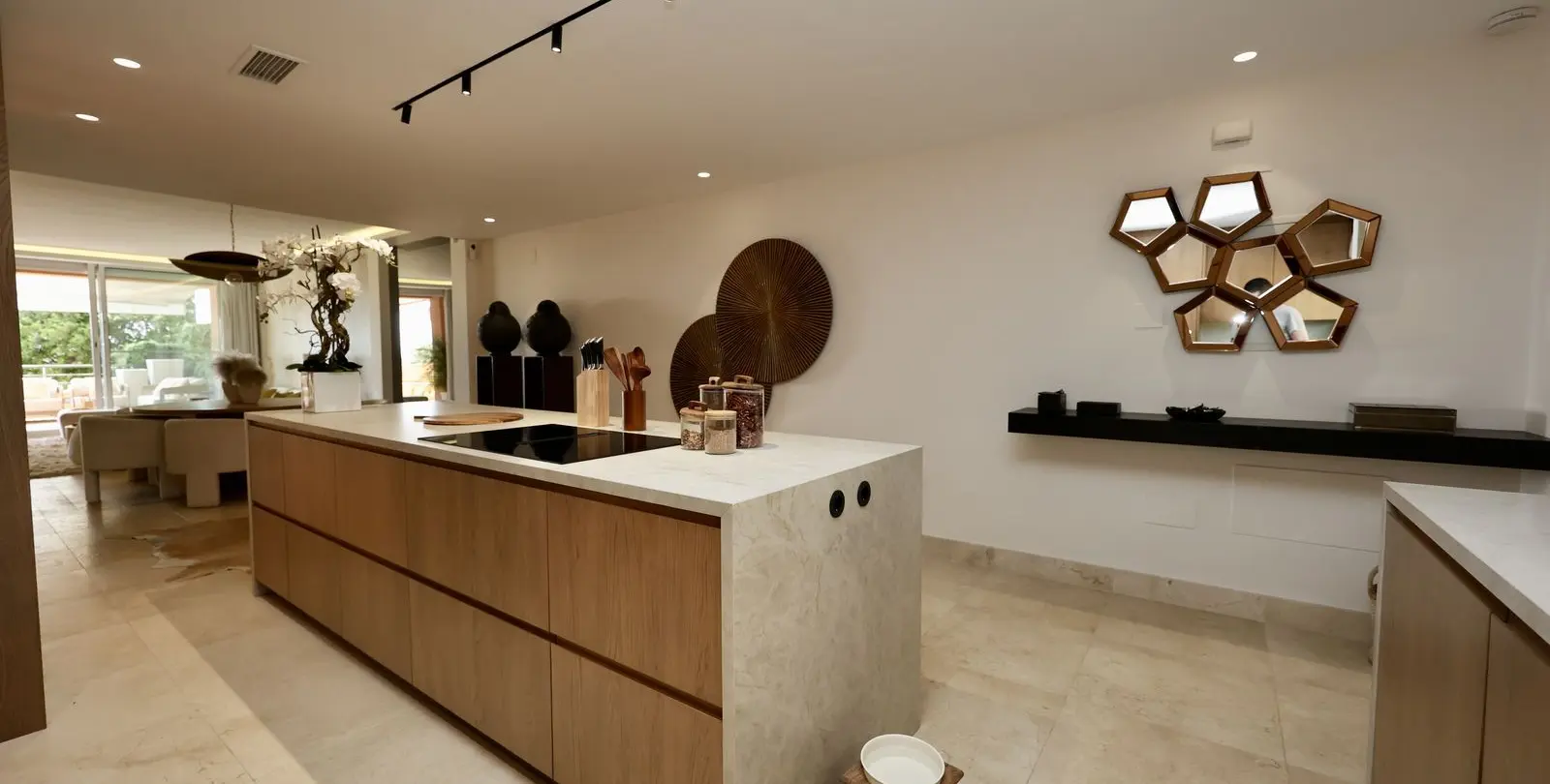 Venta de apartamento en planta media en Nueva Andalucía 11
