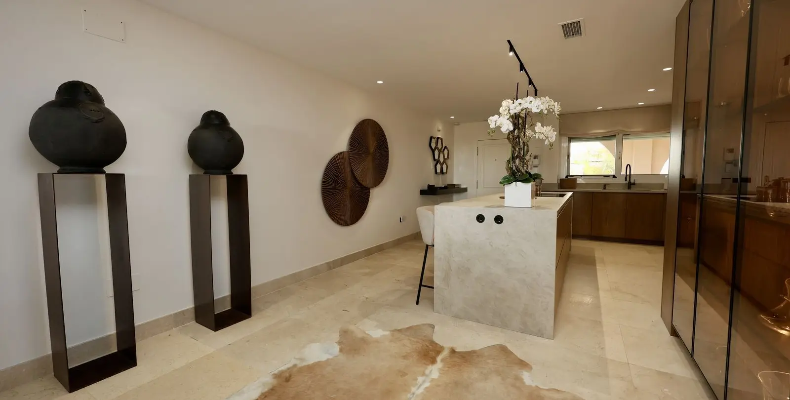 Venta de apartamento en planta media en Nueva Andalucía 13