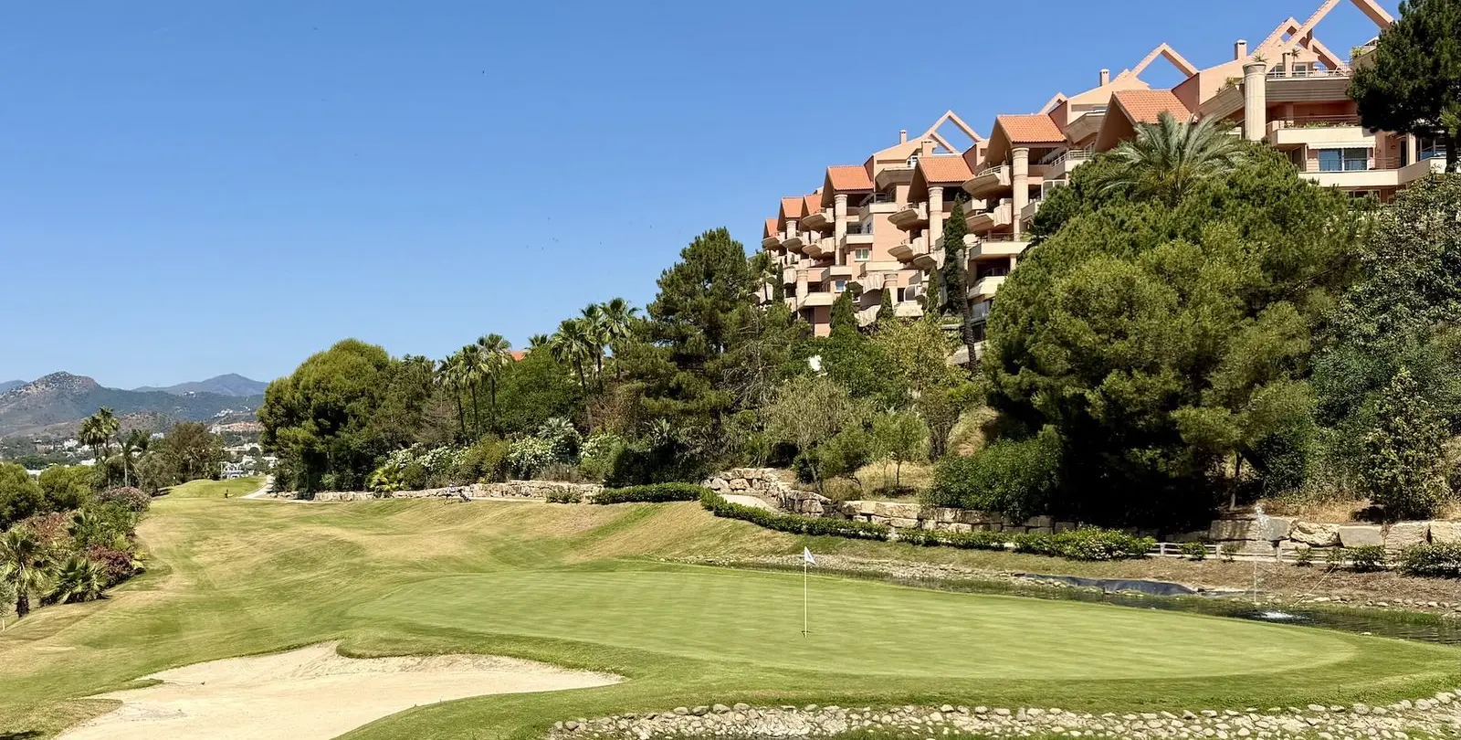 Venta de apartamento en planta media en Nueva Andalucía 16