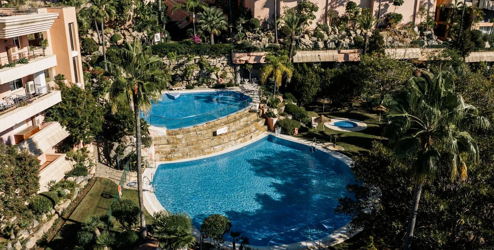 Venta de apartamento en planta media en Nueva Andalucía 17