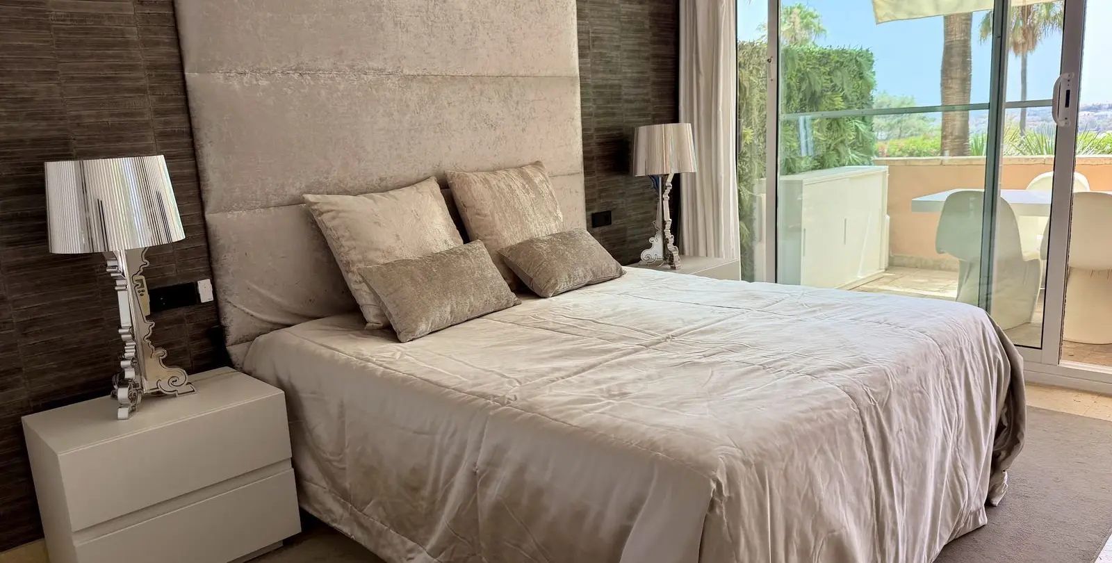 Venta de apartamento en planta media en Nueva Andalucía 18