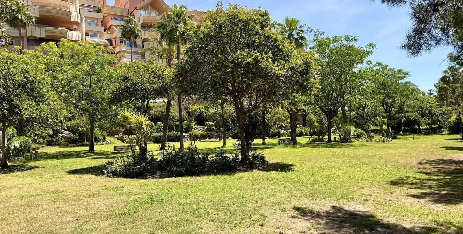 Venta de apartamento en planta media en Nueva Andalucía 19