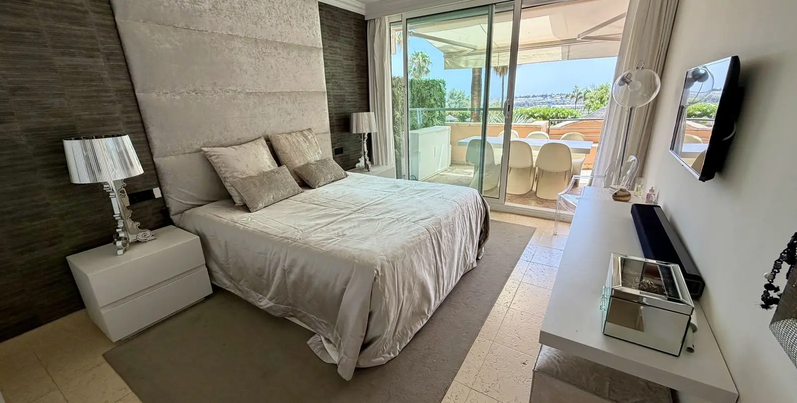 Venta de apartamento en planta media en Nueva Andalucía 20
