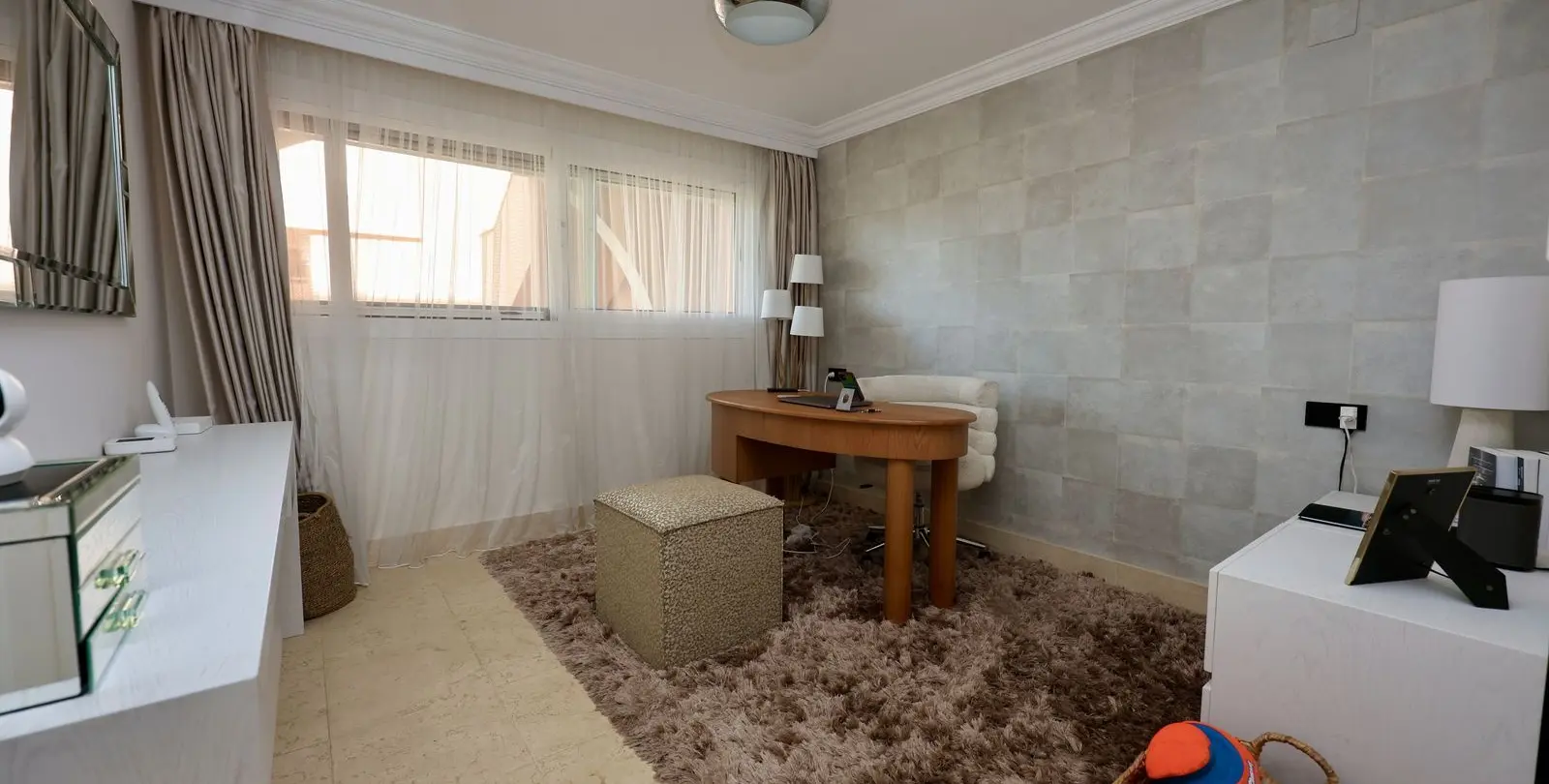 Venta de apartamento en planta media en Nueva Andalucía 21