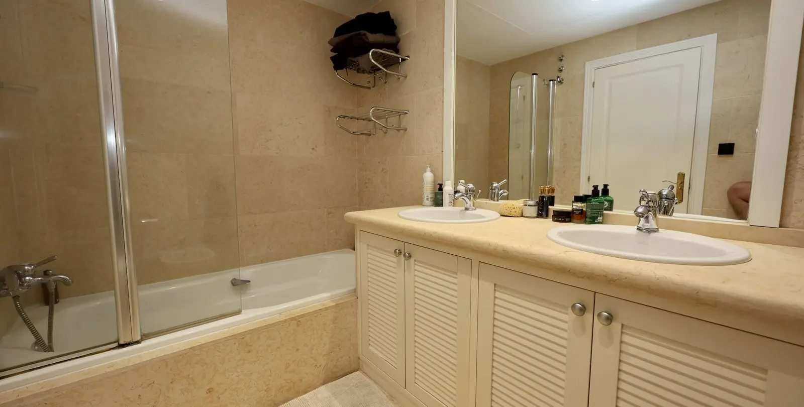 Venta de apartamento en planta media en Nueva Andalucía 23