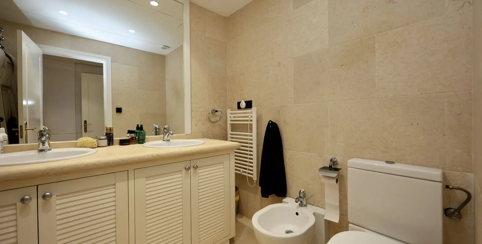 Venta de apartamento en planta media en Nueva Andalucía 25