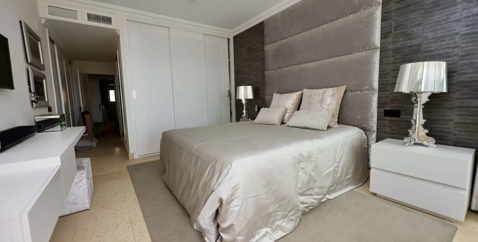 Venta de apartamento en planta media en Nueva Andalucía 26
