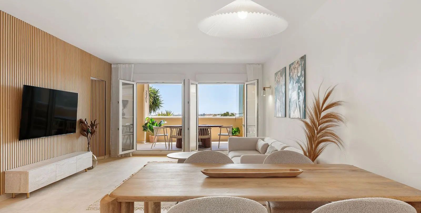 Sale of middle floor apartment in Nueva Andalucía 2