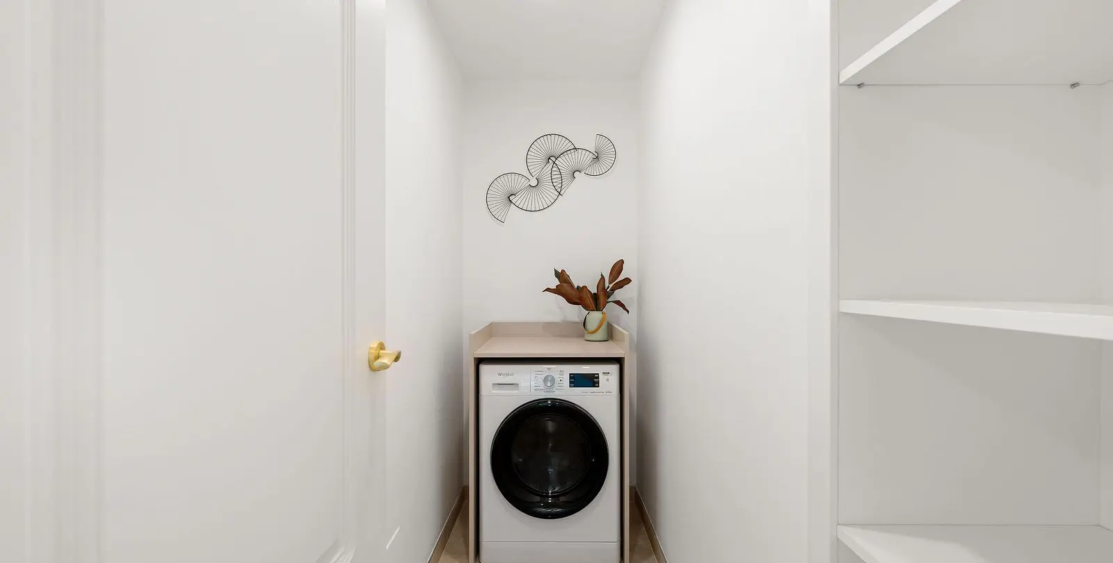 Sale of middle floor apartment in Nueva Andalucía 15