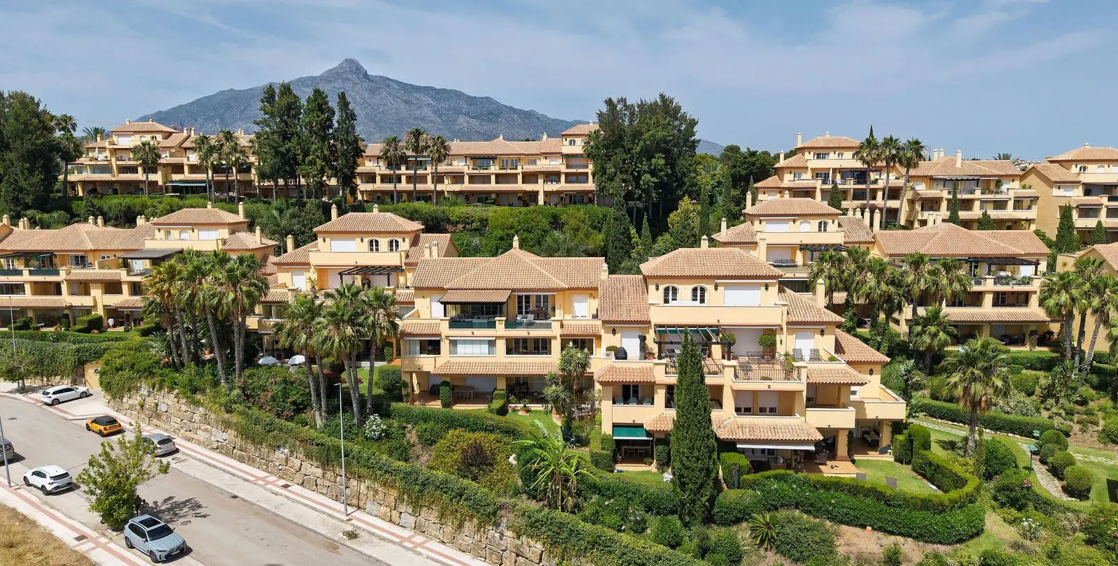 Sale of middle floor apartment in Nueva Andalucía 27