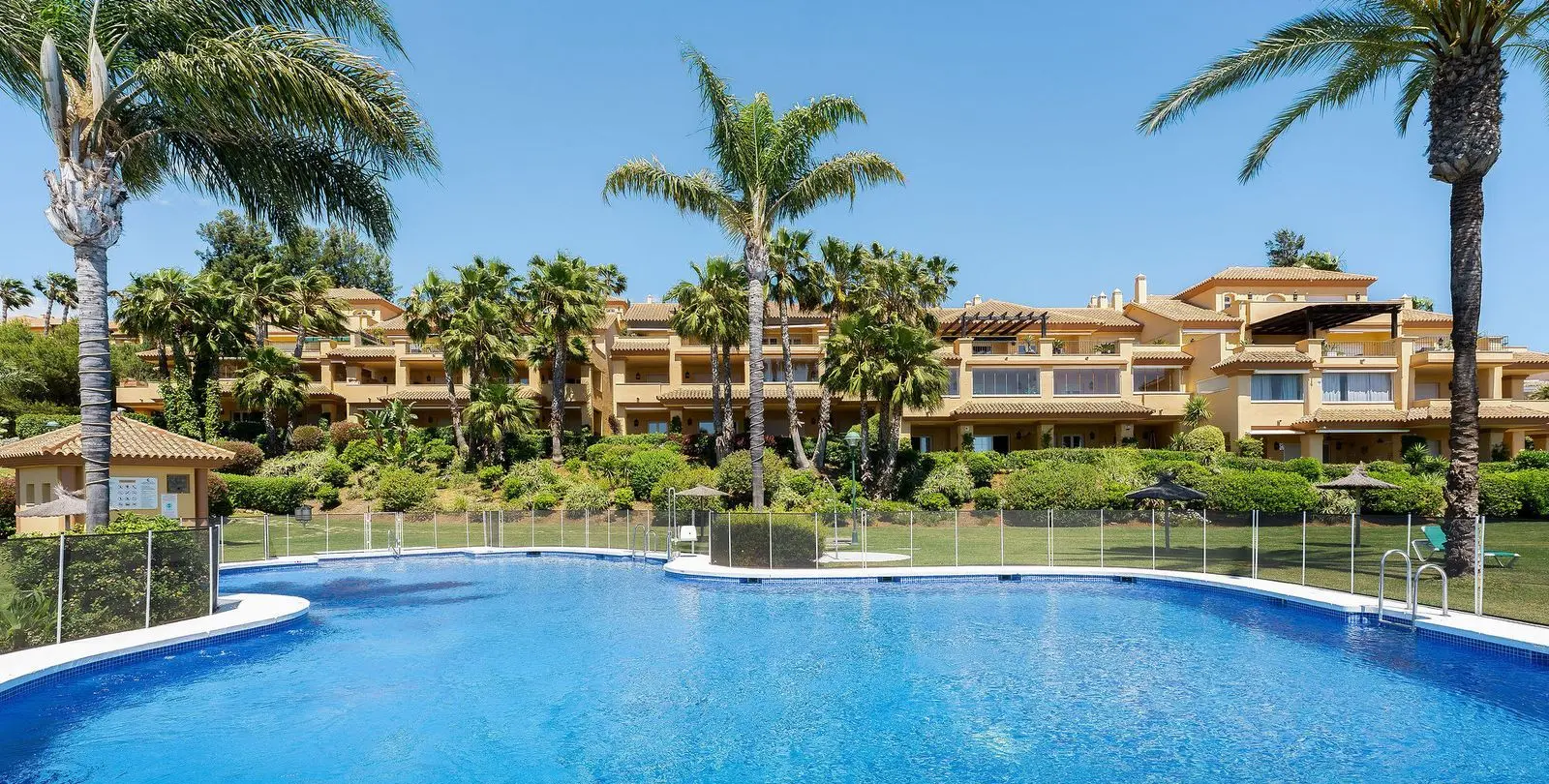 Sale of middle floor apartment in Nueva Andalucía 31