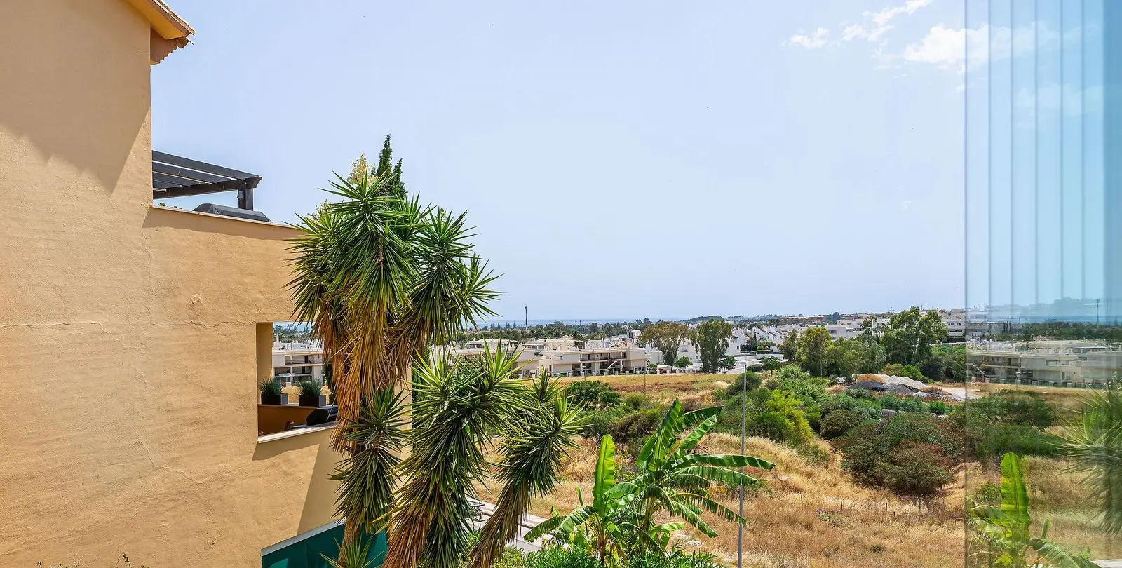 Venta de apartamento en planta media en Nueva Andalucía 25