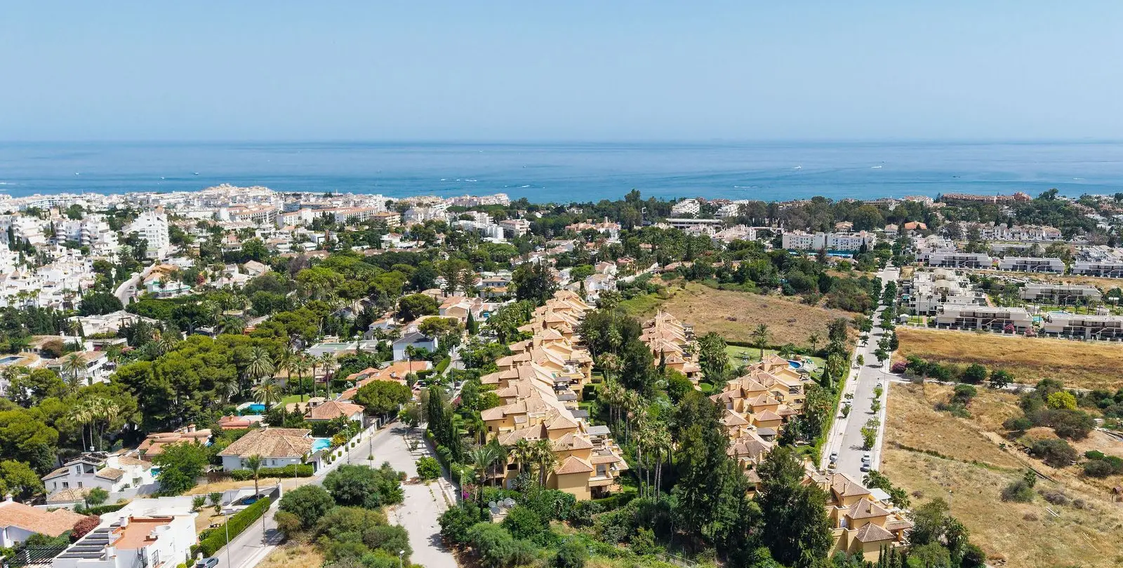 Venta de apartamento en planta media en Nueva Andalucía 26