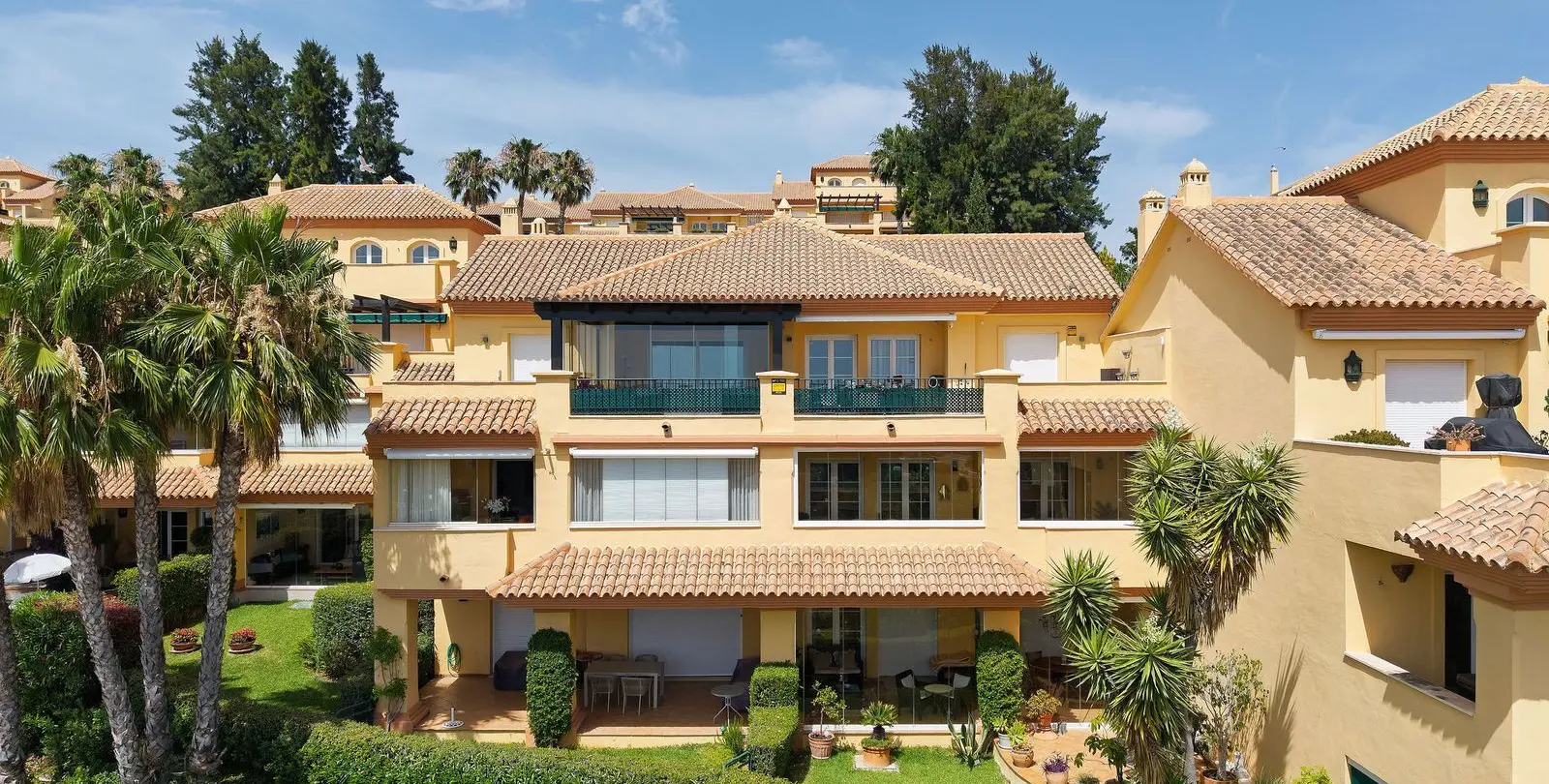 Venta de apartamento en planta media en Nueva Andalucía 29