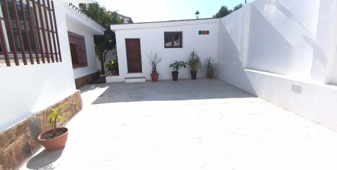 Sale of detached villa in Alhaurín de la Torre 2