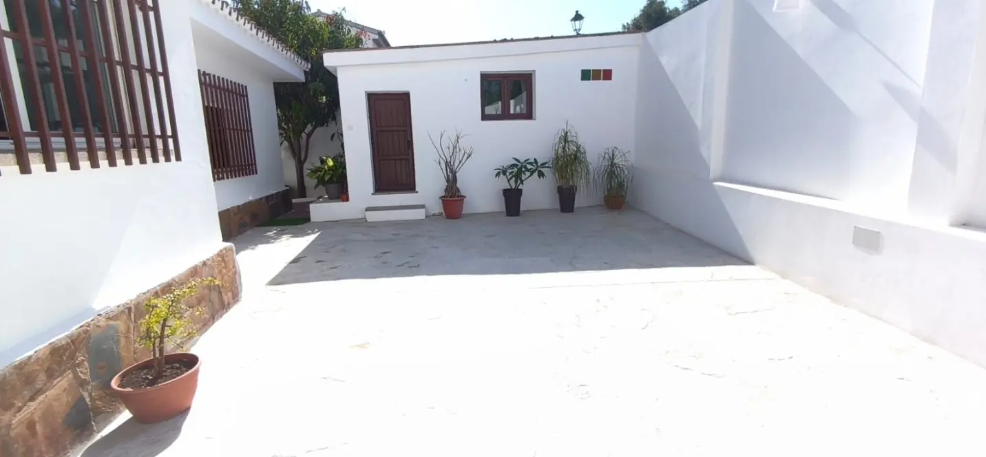 Sale of detached villa in Alhaurín de la Torre 1