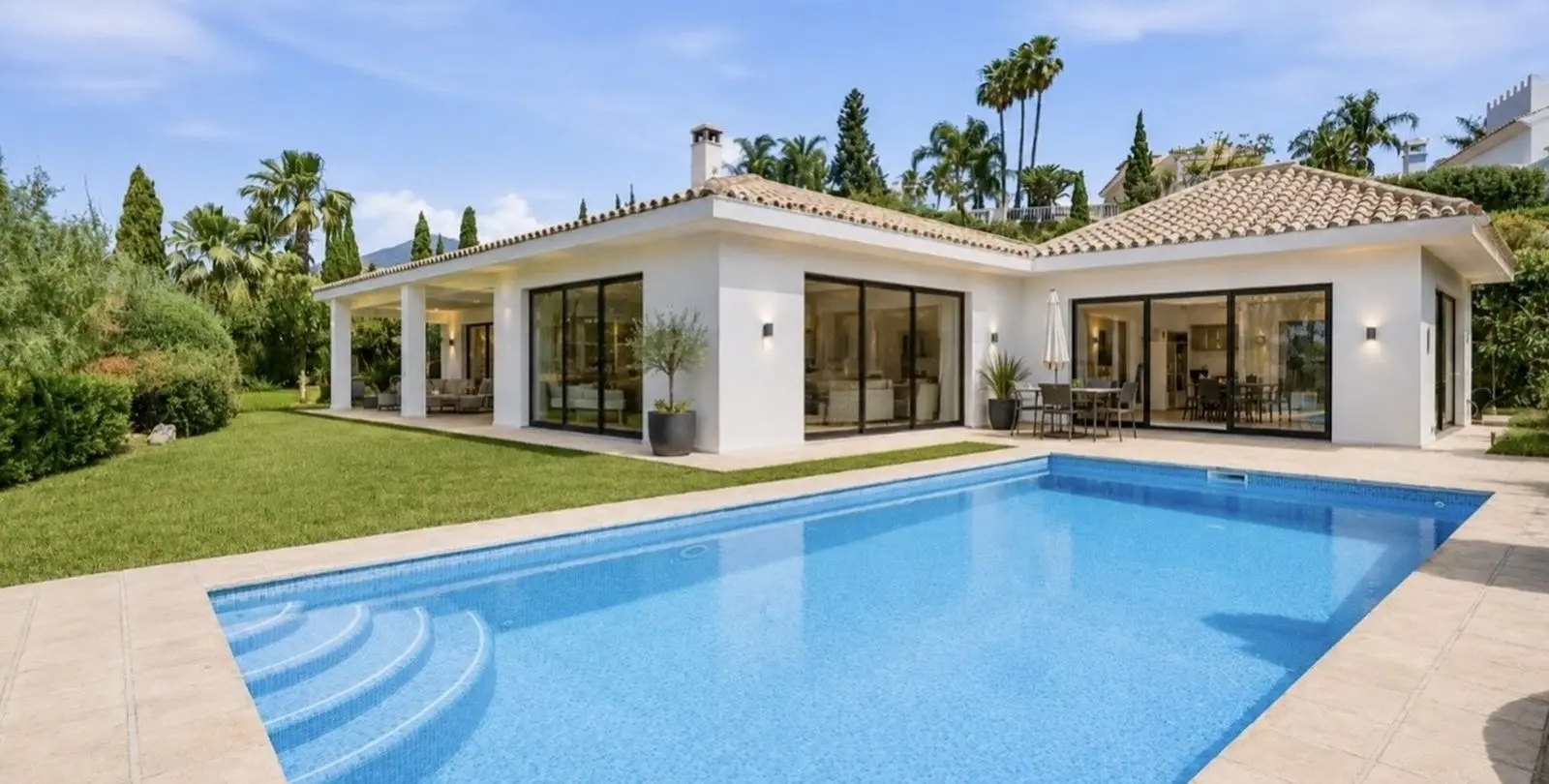 Sale of detached villa in Benahavís 2