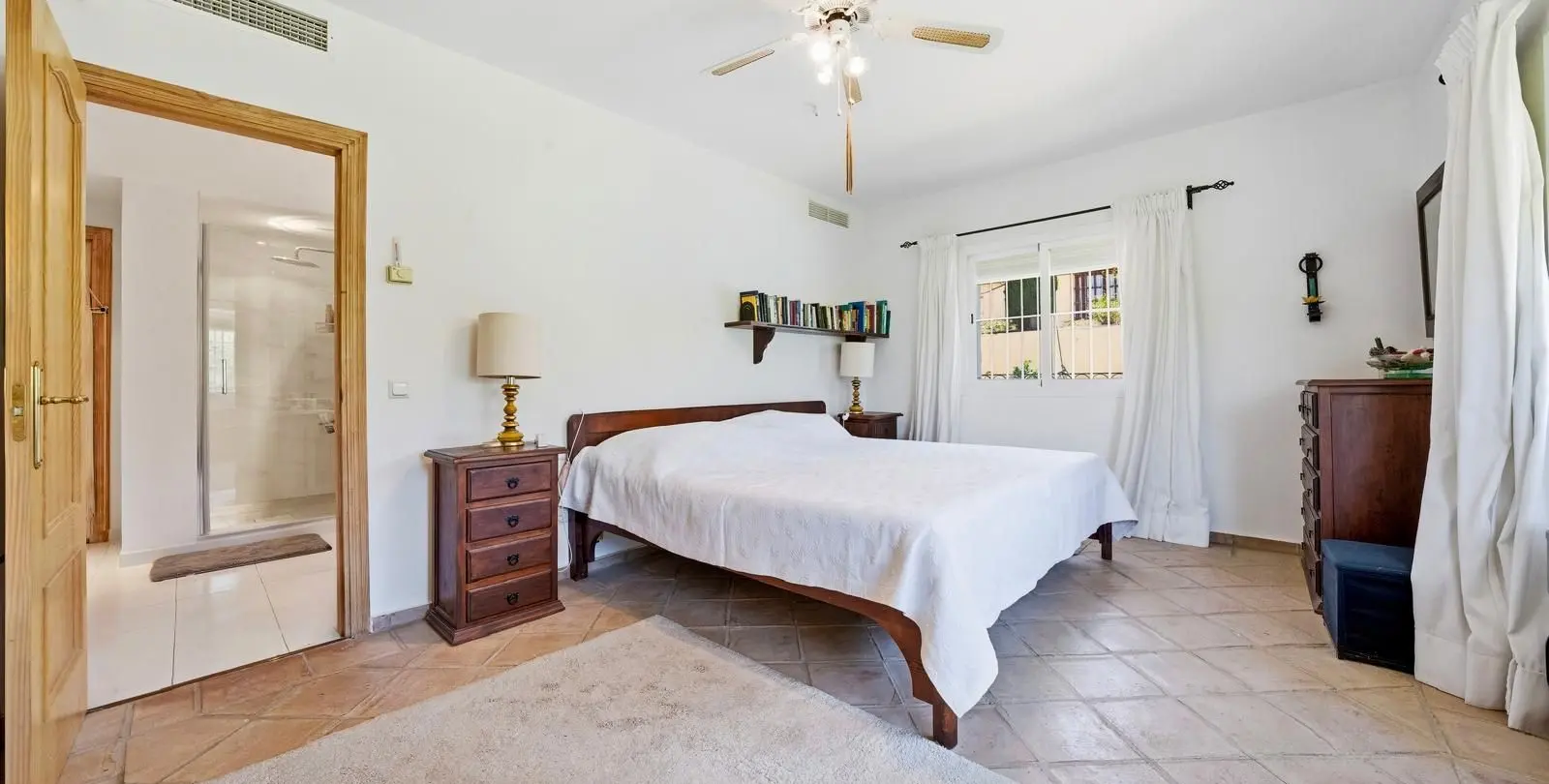 Sale of detached villa in Benahavís 33