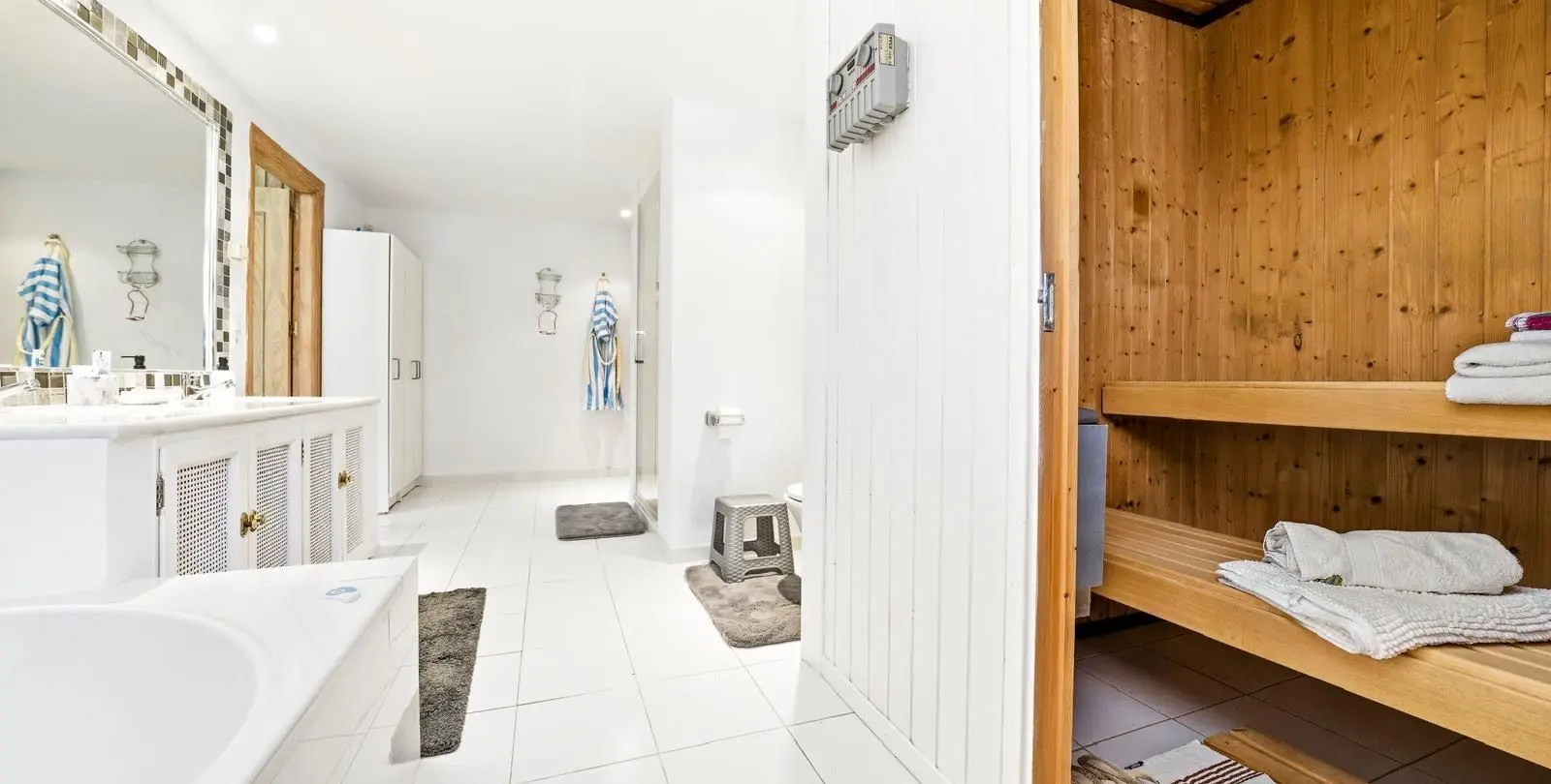 Sale of detached villa in Benahavís 38