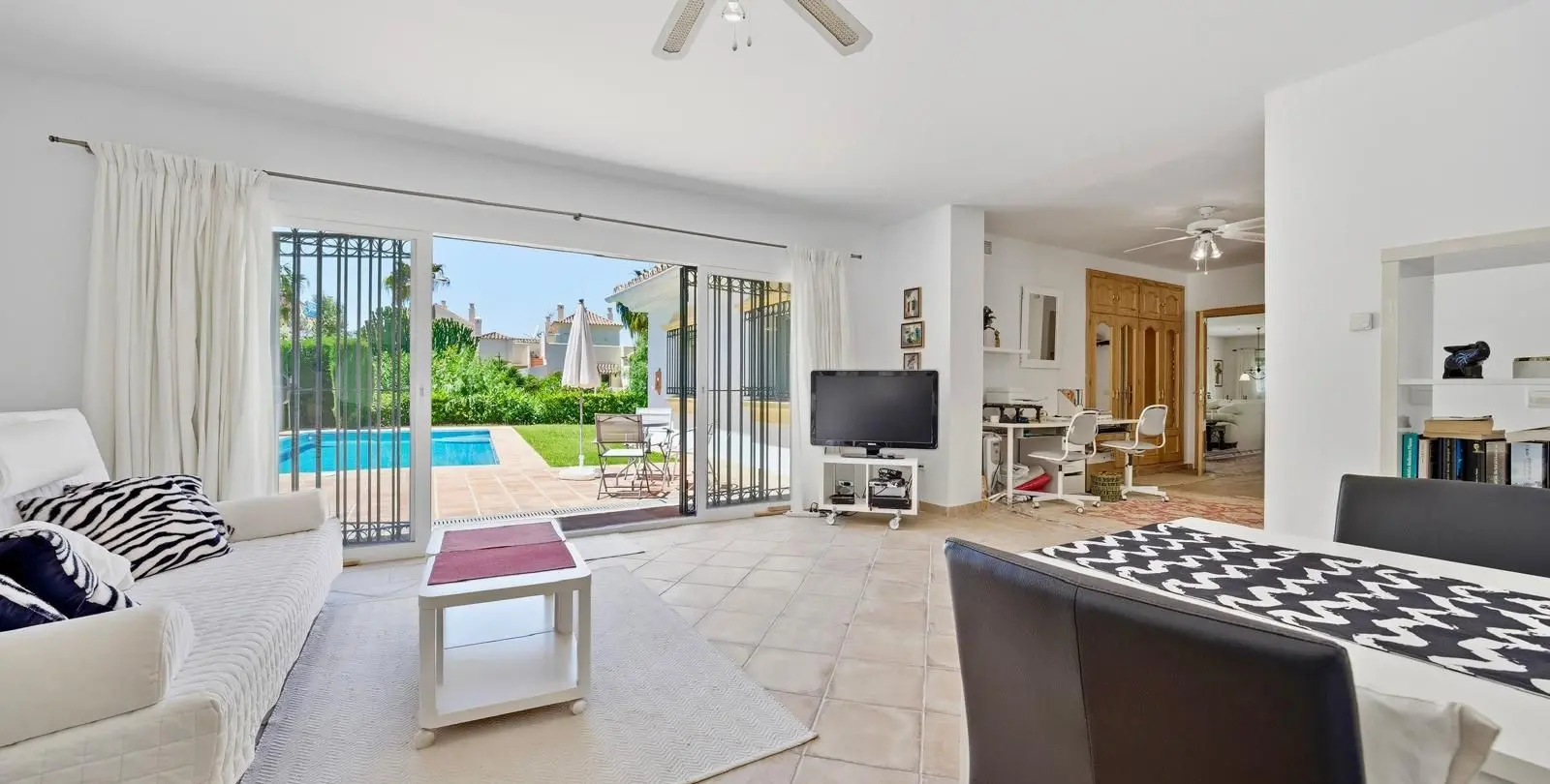 Sale of detached villa in Benahavís 42