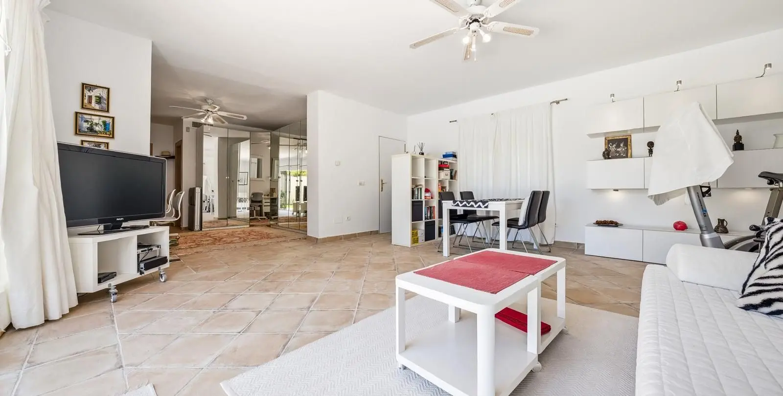 Sale of detached villa in Benahavís 43