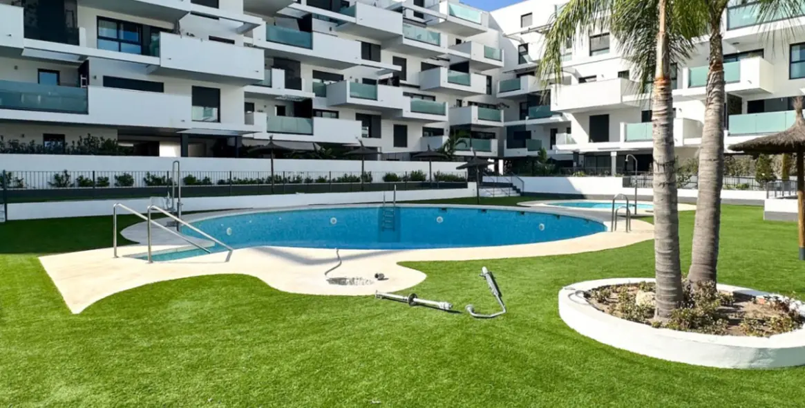 Продажа апартаментов на первом этаже в Torremolinos 3