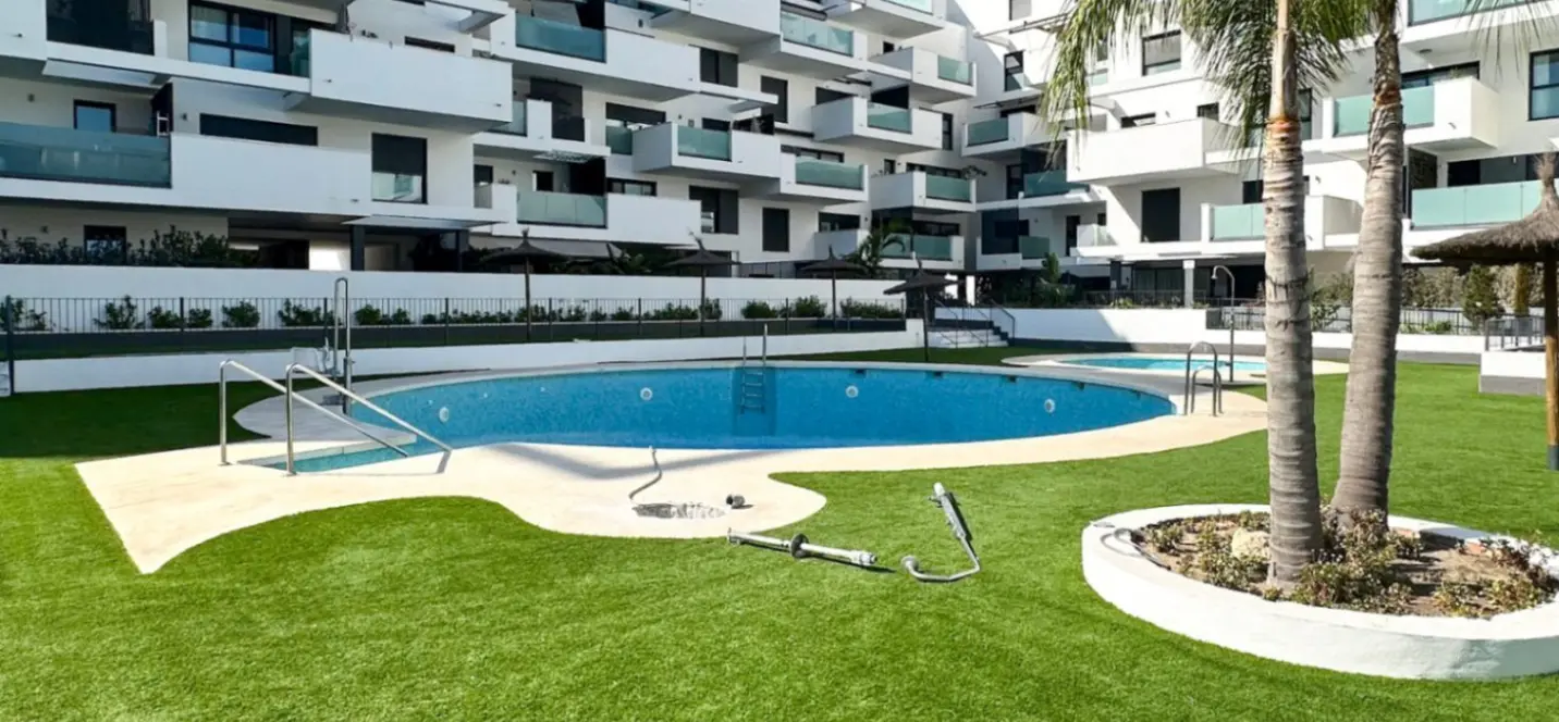 Sale of ground floor apartment in Torremolinos 2