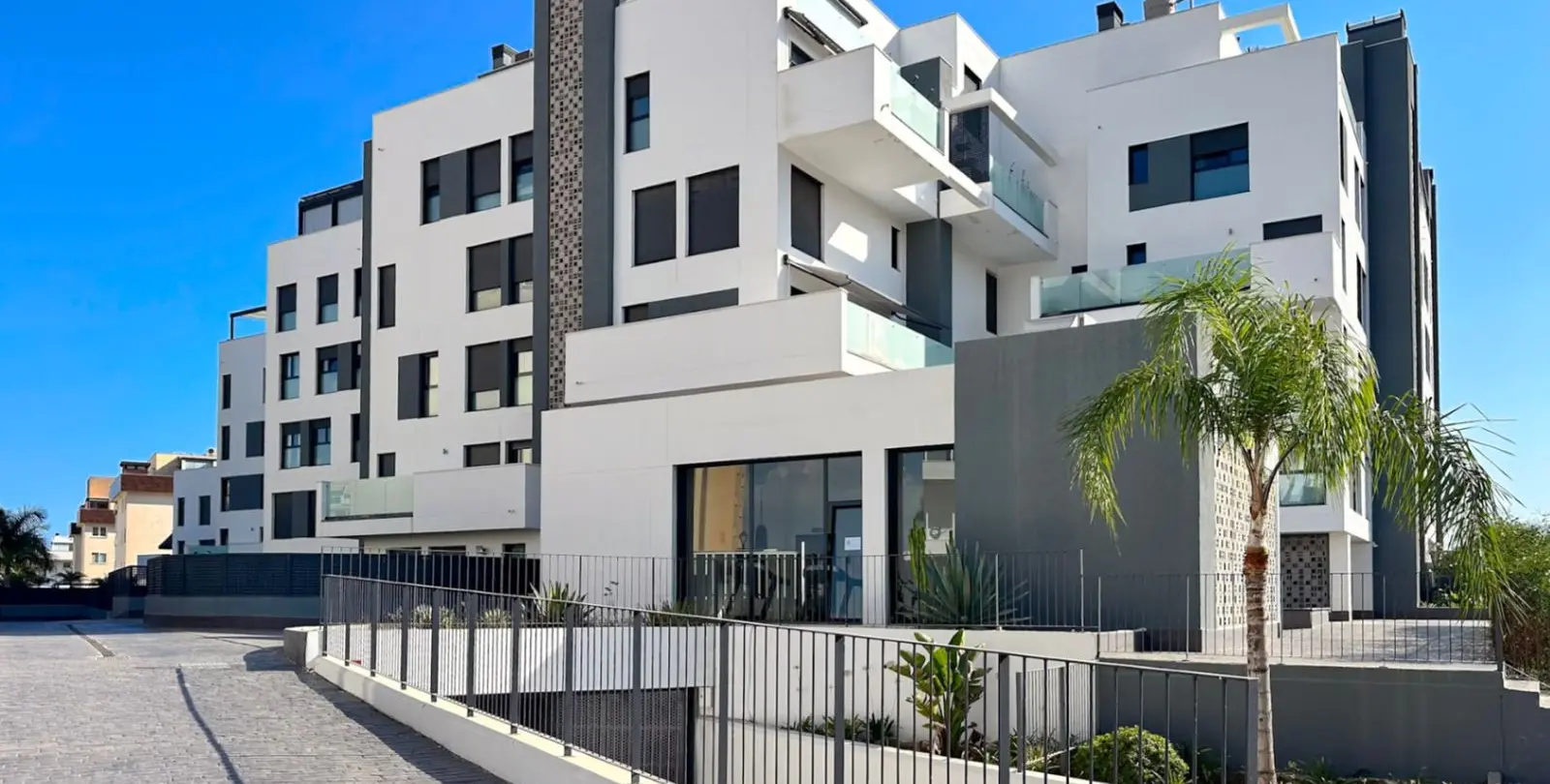 Продажа апартаментов на первом этаже в Torremolinos 4