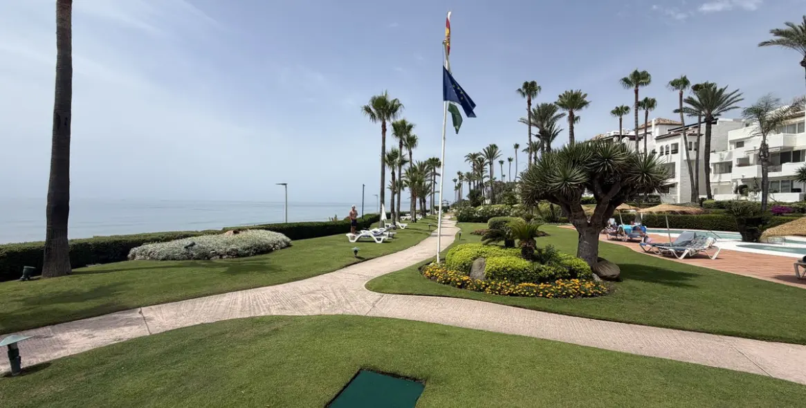 Venta de apartamento en planta baja en Estepona 1