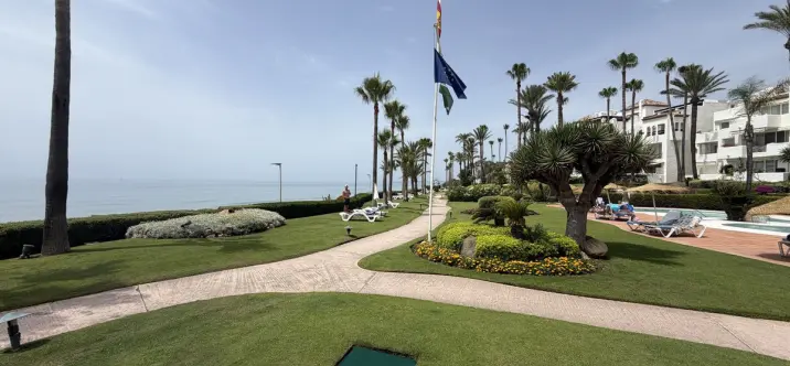 Venta de apartamento en planta baja en Estepona 0