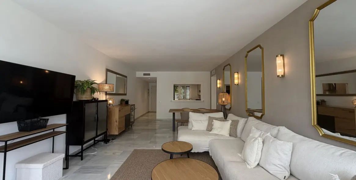Venta de apartamento en planta baja en Estepona 20