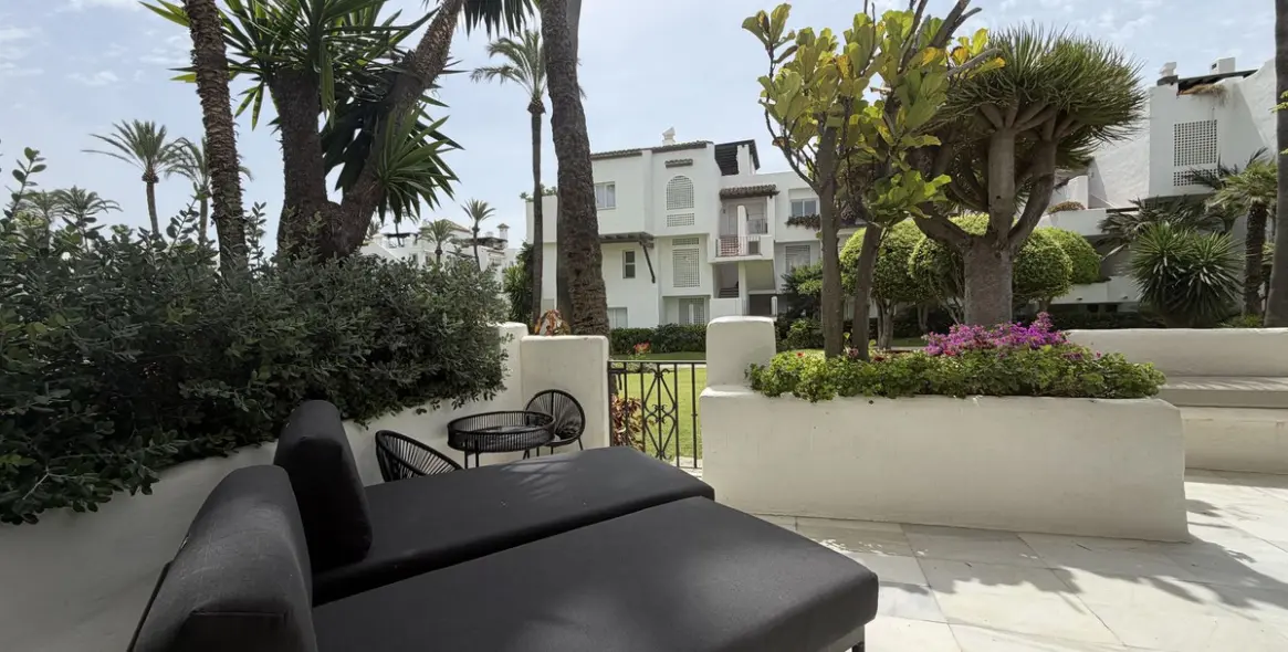 Venta de apartamento en planta baja en Estepona 25