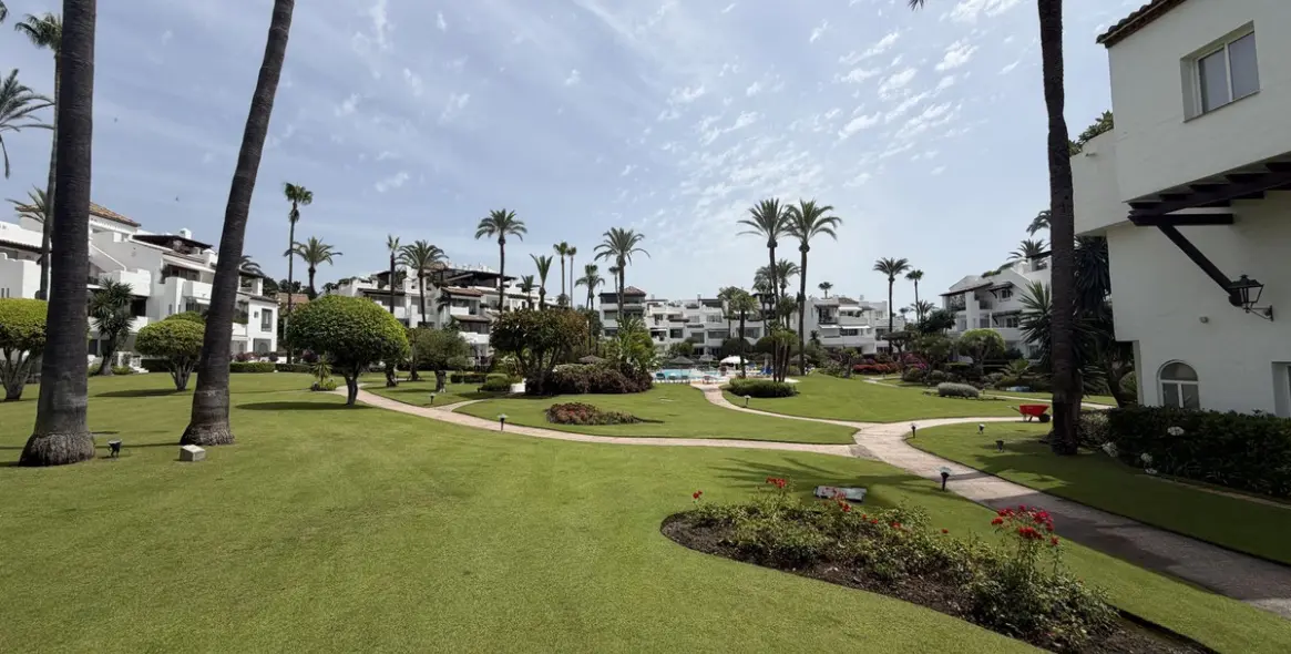 Venta de apartamento en planta baja en Estepona 28
