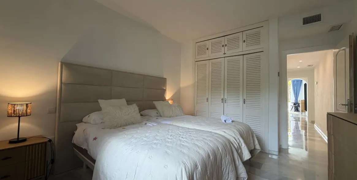 Venta de apartamento en planta baja en Estepona 46