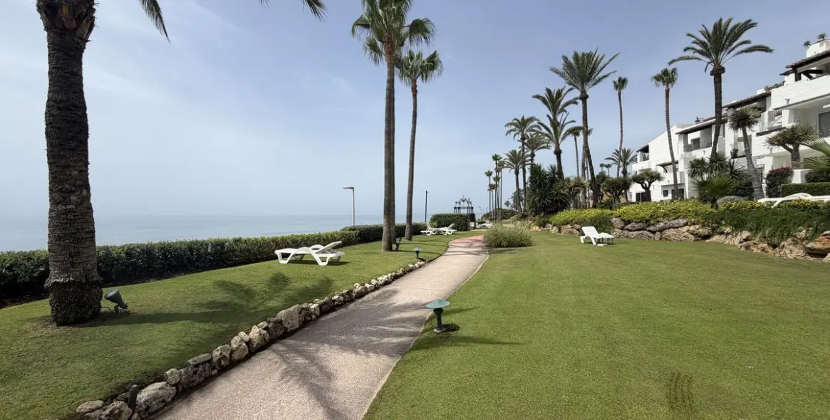 Venta de apartamento en planta baja en Estepona 60