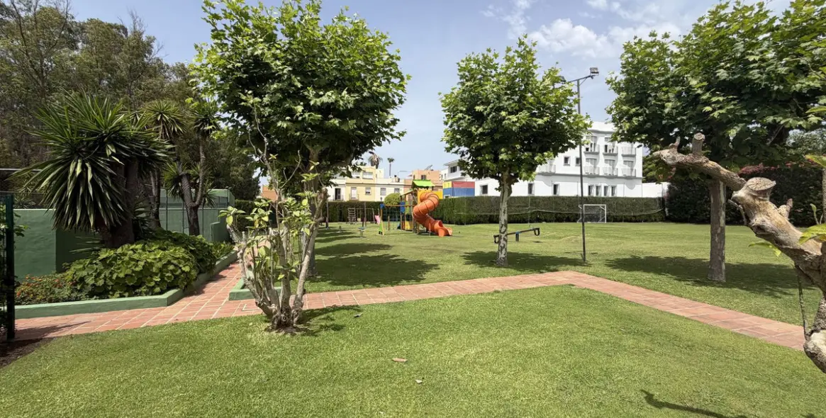 Venta de apartamento en planta baja en Estepona 75