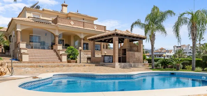 Venta de villa independiente en Torrequebrada 0