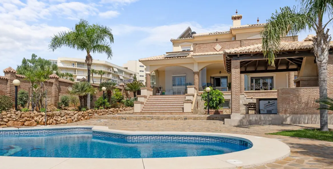 Venta de villa independiente en Torrequebrada 2