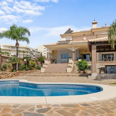Venta de villa independiente en Torrequebrada