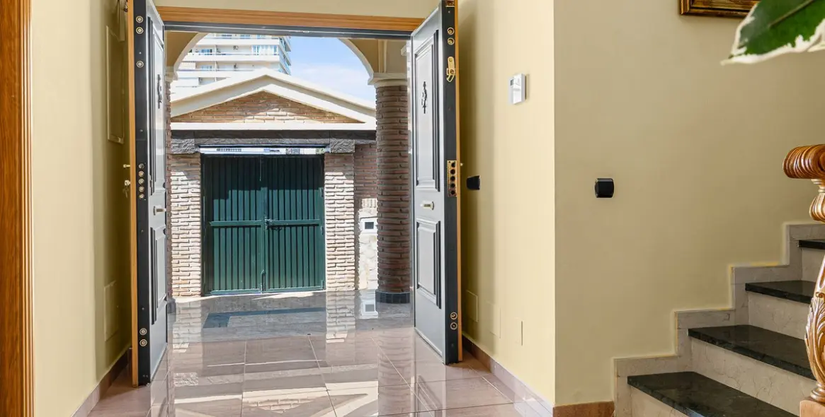 Venta de villa independiente en Torrequebrada 6
