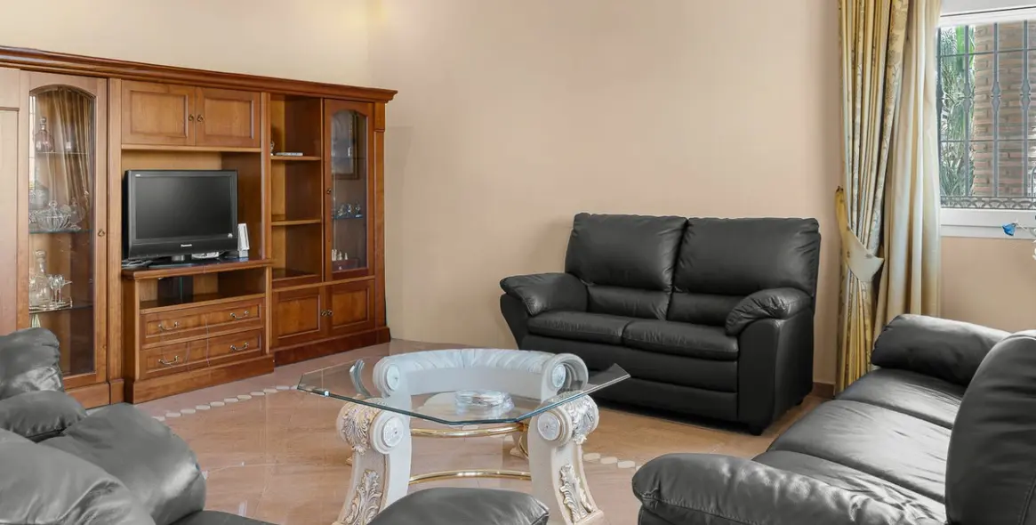 Venta de villa independiente en Torrequebrada 12