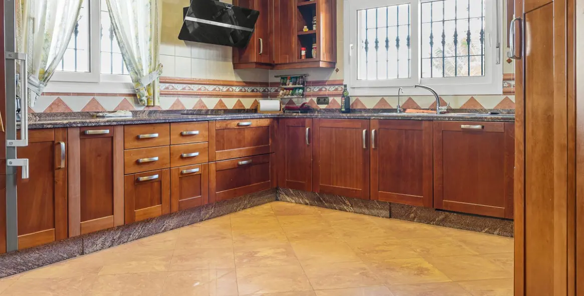 Venta de villa independiente en Torrequebrada 13