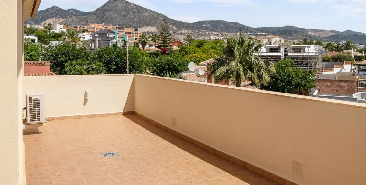 Venta de villa independiente en Torrequebrada 38