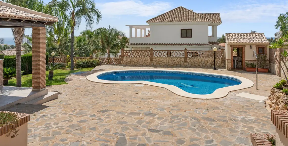 Venta de villa independiente en Torrequebrada 46