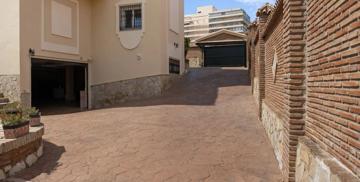 Venta de villa independiente en Torrequebrada 52