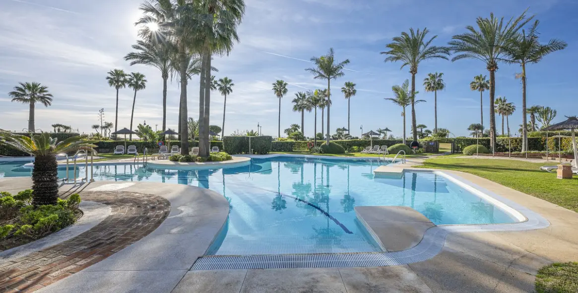 Venta de apartamento en planta media en Costalita 2